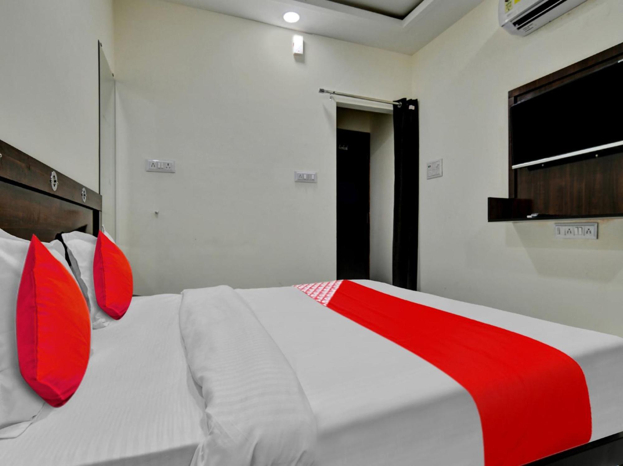 Oyo Hotel Dr Greens Indore Ngoại thất bức ảnh