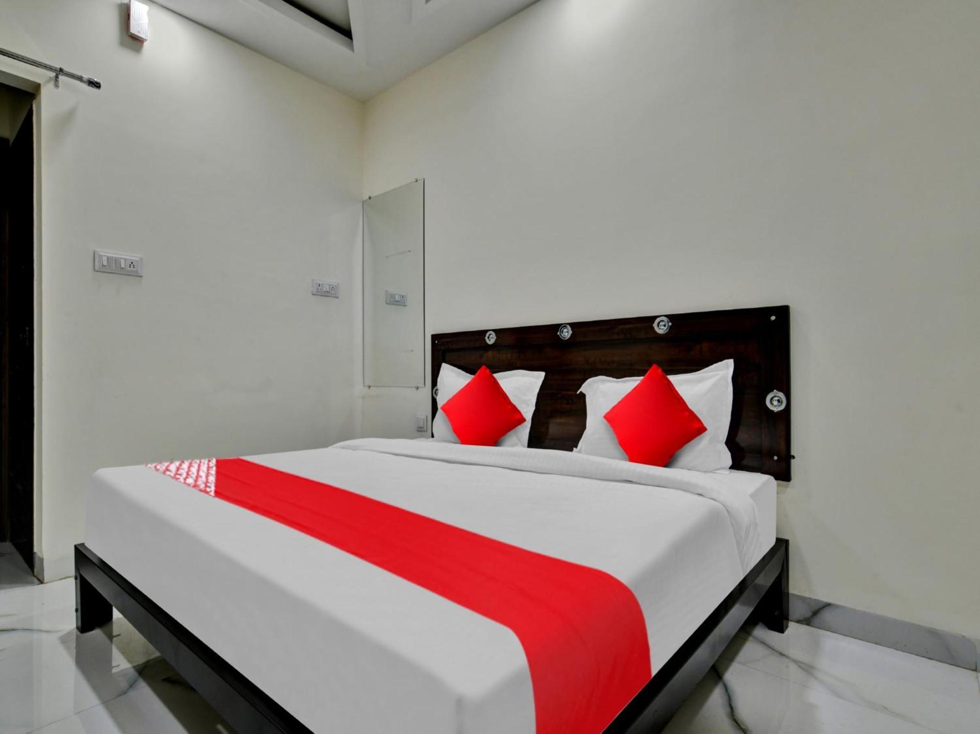 Oyo Hotel Dr Greens Indore Ngoại thất bức ảnh
