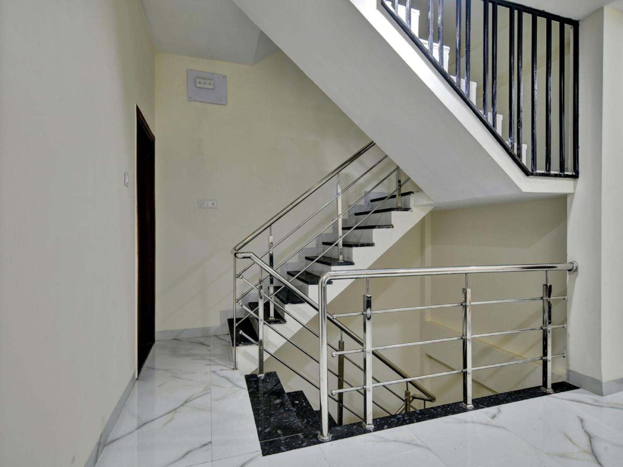 Oyo Hotel Dr Greens Indore Ngoại thất bức ảnh