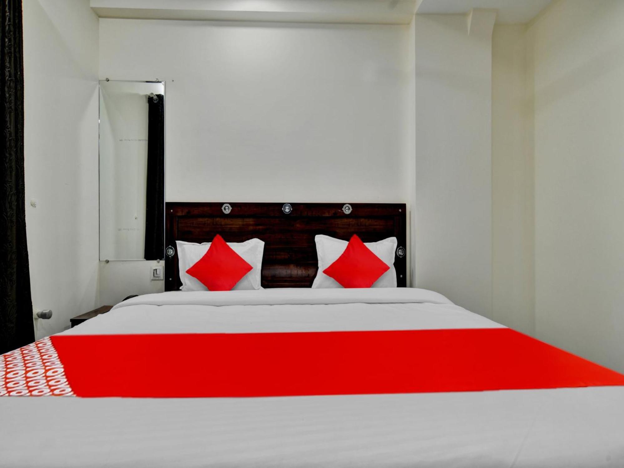 Oyo Hotel Dr Greens Indore Ngoại thất bức ảnh
