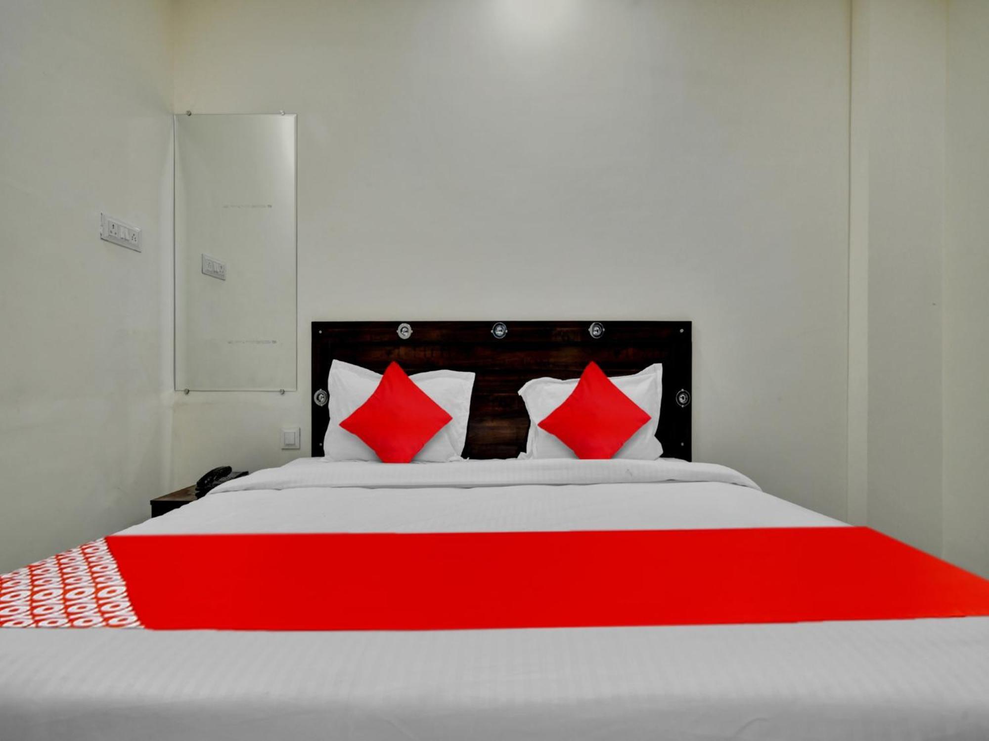 Oyo Hotel Dr Greens Indore Ngoại thất bức ảnh