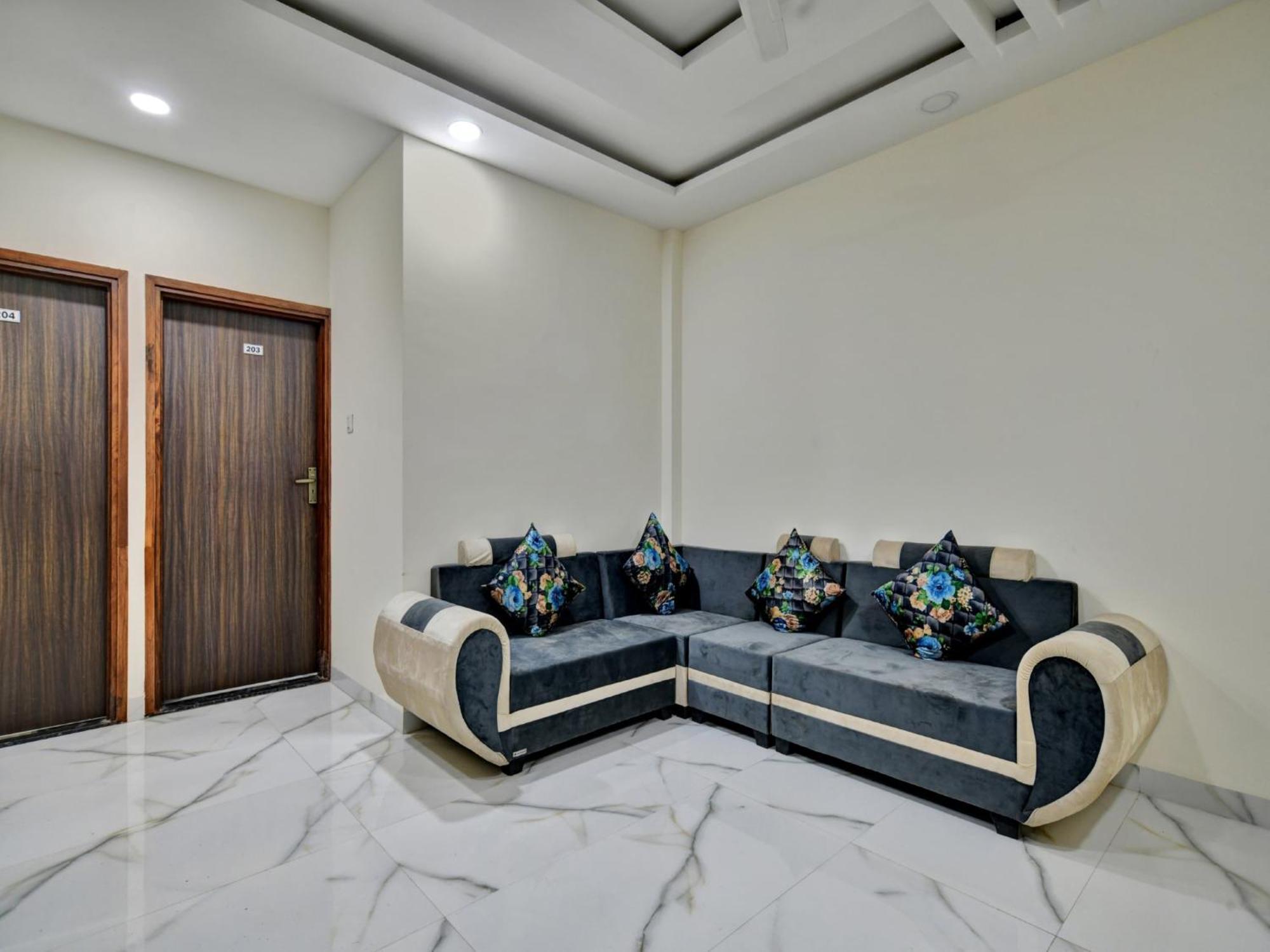 Oyo Hotel Dr Greens Indore Ngoại thất bức ảnh