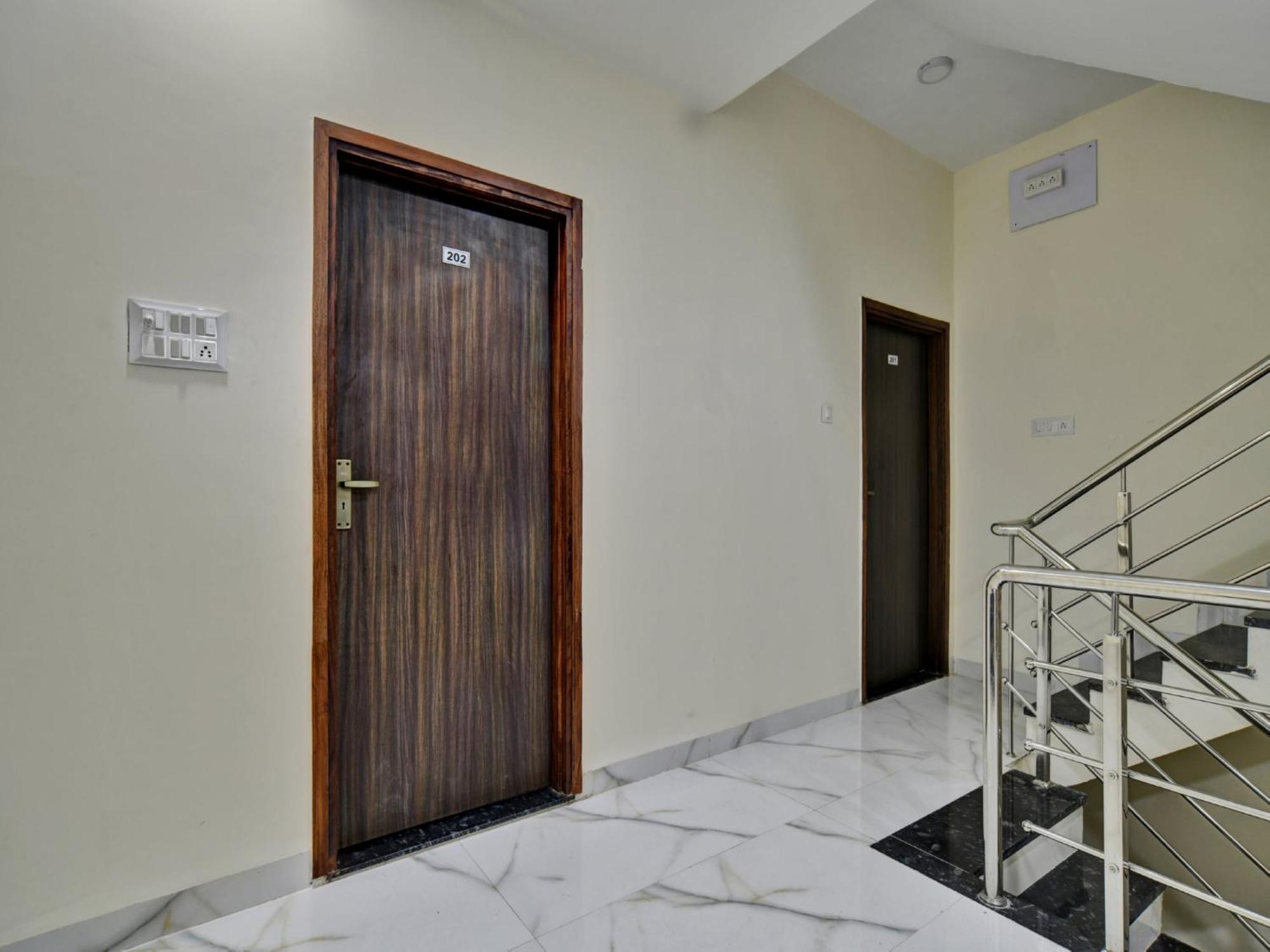 Oyo Hotel Dr Greens Indore Ngoại thất bức ảnh