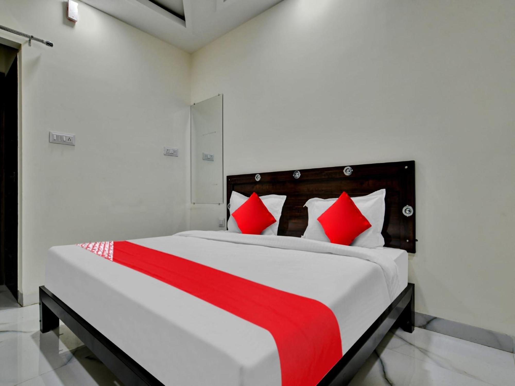 Oyo Hotel Dr Greens Indore Ngoại thất bức ảnh