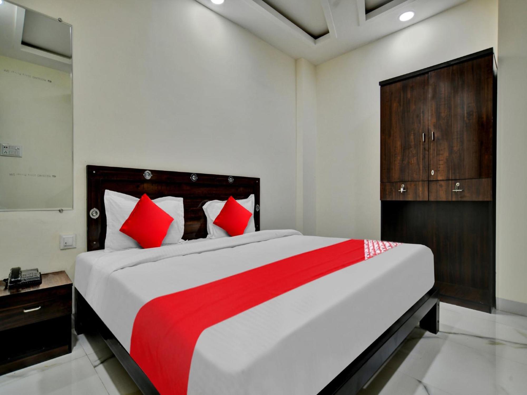 Oyo Hotel Dr Greens Indore Ngoại thất bức ảnh