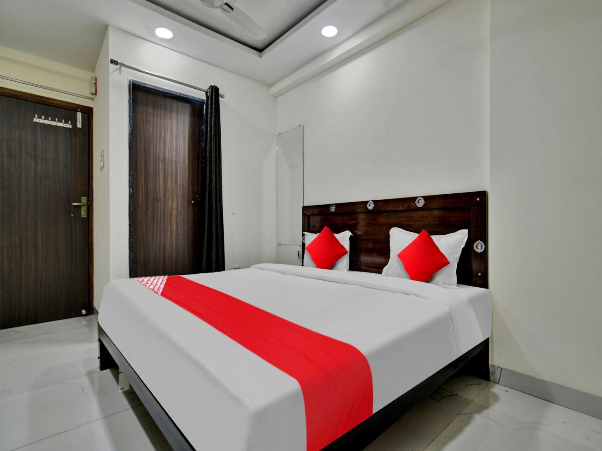 Oyo Hotel Dr Greens Indore Ngoại thất bức ảnh